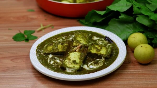 Authentic Palak Paneer made with fresh spinach and paneer served at an Indian family restaurant.